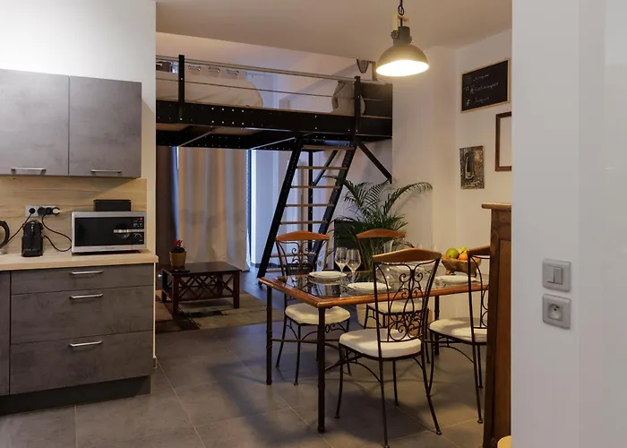 Manhattan Loft - Centre - 5 Mn A Pied Gare - Parking Prive - Patio * Troyes